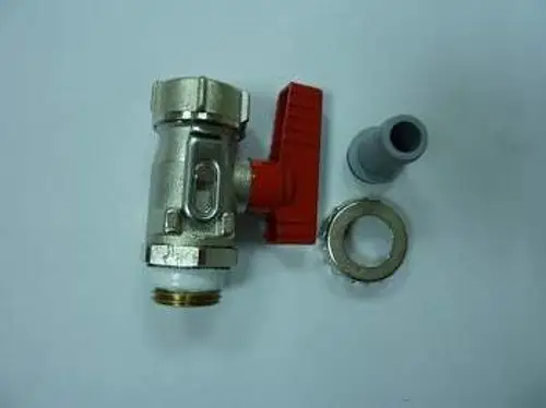KFE-Hahn von Remeha, metallisch, mit rotem Griff, dazu eine Unterlegscheibe und ein grauer Anschluss, für Rohrleitungen oder Heizungsanlagen geeignet.